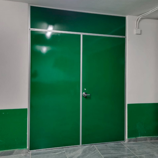 puerta con antepecho o fijo lateral